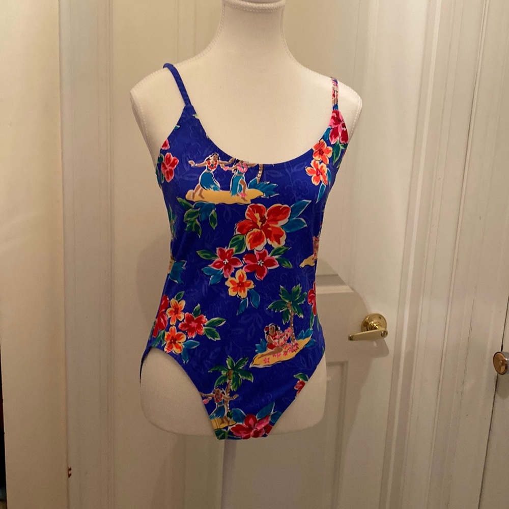 Ladies bathing suit…. Fits like a small